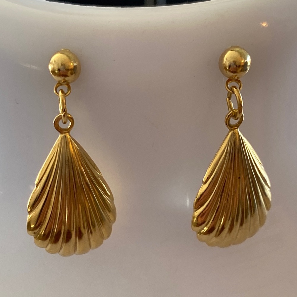 Vintage Gold Shell Drop Earrings